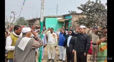 कहरा: बस स्टैंड स्थित महादलित बस्ती में जिलाधिकारी ने किया झंडोत्तोलन, मौके पर अधिकारियों सहित बस्ती के नागरिक रहे मौजूद