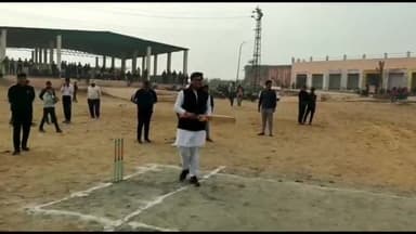 कामां: गणतंत्र दिवस के अवसर पर कामां में प्रशासन और पार्षदों के बीच हुआ क्रिकेट मैच, पार्षदों ने जीता मैच