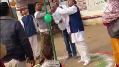 हलसी: इंडेन गैस ग्रामीण वितरक कार्यालय हलसी में झंडोत्तोलन कर BPL परिवारों के बीच हुआ गैस सिलेंडर व चूल्हे का वितरण