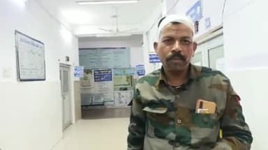 पन्ना: कोतवाली थाना अंतर्गत जैन मंदिर के पीछे घरेलू विवाद के चलते भाभी ने 35 वर्षीय युवक को लाठी-डंडों से पीटा।