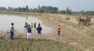 आज #मोहनलालगंज क्षेत्र की सड़क समस्याओं को लेकर जल समाधि आंदोलन