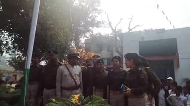 बारसोई: बारसोई प्रखंड के 26 जनवरी 74 वें गणतंत्र दिवस को लेकर सरकारी एवं गैर सरकारी संस्थानों में झंडोत्तोलन किया गया