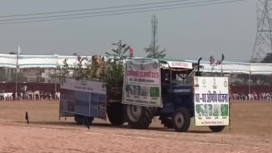 दौसा: राज्य सरकार की फ्लैगशिप योजनाओं को लेकर दौसा जिला प्रशासन के विभिन्न विभागों ने राजेश पायलट स्टेडियम पर पेश की प्रदर्शनी