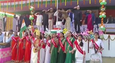 जहानाबाद: गणतंत्र दिवस को लेकर जिले के प्रभारी मंत्री संतोष कुमार सुमन ने मुख्य कार्यक्रम स्थल गांधी मैदान में किया ध्वजारोहण