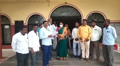 ಮುಂಡರಗಿ: ಗಣರಾಜ್ಯೋತ್ಸವ ಬೇಡ ಕ್ರಾಂತಿಯೋತ್ಸವ ಮಾಡಿ ಎಂದ ನಟಿ ರಚಿತಾ ರಾಮ್ ವಿರುದ್ಧ ಕಾನೂನು ಕ್ರಮ ಕೈಗೊಳ್ಳುವಂತೆ ಪಟ್ಟಣದಲ್ಲಿ ತಹಶೀಲ್ದಾರ್ ಗೆ ಮನವಿ