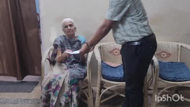 जगदलपुर: तहसीलदार ने स्वतंत्रता संग्राम सेनानी के परिवार की सदस्य भगवती बाजपई को शहर में  किया सम्मानित