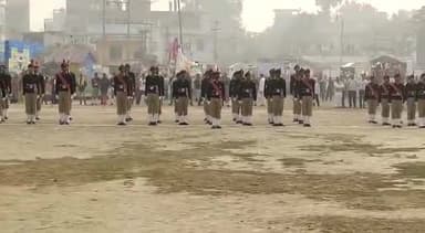 बेगूसराय: गांधी स्टेडियम में गणतंत्र दिवस पर जिले के प्रभारी मंत्री डॉ शमीम अहमद ने किया झंडोत्तोलन, DM-SP रहे मौजूद