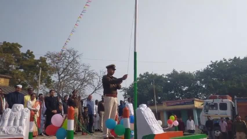 देवघर: मोहनपुर थाना में झण्डा तोलन करते हुए। #deogharnews #jharkhandvideo 
#publicnews