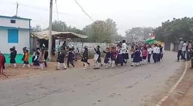 ग्राम पंचायत हिनौती बेली  पंचमुखी सद्गुरु स्कूल में हर्षोल्लास से मनाया गया गणतंत्र दिवस