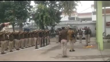 धनौरा: मंडी धनौरा के सीओ अरुण कुमार ने गजरौला थाने में किया ध्वजारोहण, पुलिस कर्मियों को दिलाई शपथ