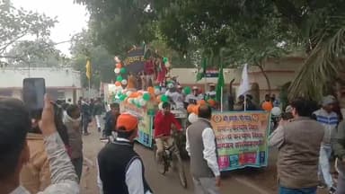 ज्ञानपुर: गणतंत्र दिवस पर पुलिस लाइन ज्ञानपुर से निकाला गया देश भक्ति का आकर्षक झांकी