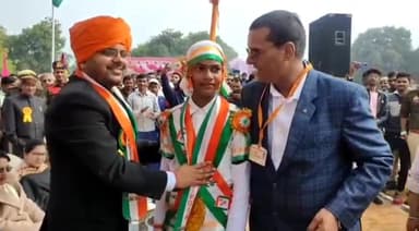 ज्ञानपुर: ज्ञानपुर में बालपरेड व योग पर अच्छा प्रस्तुति देने पर जिला जज ने शिक्षा विभाग की सराहना करते हुए बच्चों को किया पुरस्कृत