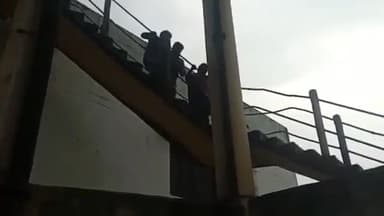 लखीमपुर: ओयल कस्बे में पत्नी से झगड़े के चलते एक शराबी युवक ने टंकी पर चढ़कर किया हाई वोल्टेज ड्रामा, पुलिस ने उतारा नीचे