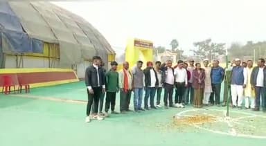 राजगीर: बिहार के राज्य स्थानीय निकाय कर्मचारी महासंघ के द्वारा मलमास मेला थाना मैदान में झंडा तोलन किया गया