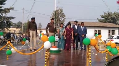 चंदवारा: चंदवारा प्रखंड के विभिन्न संस्थानों में आन बान शान के साथ फहराया तिरंगा झंडा।