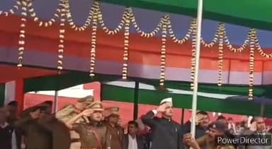 कहरा: गणतंत्र दिवस पर सहरसा स्टेडियम में मुख्य समारोह हुआ आयोजित, DM ने झंडोत्तोलन कर तिरंगे को दी सलामी