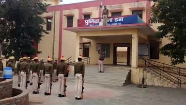 डग : थानाधिकारी अमरनाथ जोगी ने  ध्वजारोहण कर मनाया 74 वां गणतंत्र दिवस, स्टाफ साथियों को दी बधाई एवं शुभकामनाएं