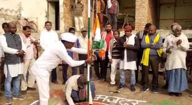 राजगीर: धुर्वा मोड़ के पास डोली यूनियन के द्वारा गणतंत्र दिवस पर किया गया झंडोत्तोलन, यूनियन के सभी सदस्य हुए शामिल