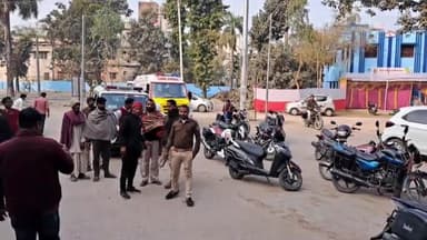 सुपौल: मौकना वार्ड नंबर 10 निवासी युवक को नशे के हालत में लोकहा ओपी ने किया गिरफ्तार, मेडिकल के लिए लाया सदर अस्पताल