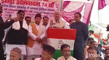 हापुड़: अतरपुरा चौराहे स्थित नेहरू प्रतिमा पर कांग्रेस कार्यकर्ताओं ने धूमधाम से मनाया 74वां गणतंत्र दिवस