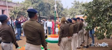 करपी: तेलपा ओ.पी. में ओ.पी. अध्यक्ष फूलचंद यादव ने समारोह पूर्वक झंडा तोलन किया सशस्त्र बलों ने झंडे को सलामी दी।