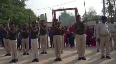 जहानाबाद: 74 वे गणतन्त्र दिवस के अवसर पर परस विगहा थाने में थानाध्यक्ष द्वारा किया गया ध्वजारोहण ।