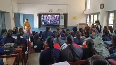 सोनीपत: मुरथल अड्डा स्थित सरकारी स्कूल में छात्राओं ने 'परीक्षा पे चर्चा' कार्यक्रम में प्रधानमंत्री नरेंद्र मोदी को लाइव सुना