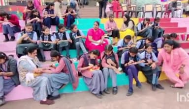 होशंगाबाद नगर: नर्मदा पुरम में मंगलाचरण के साथ शुरू हुआ नर्मदा जयंती महोत्सव, सेठानी घाट को रंगोली से सजाया गया