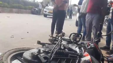 सिंगरौली: बैढ़न भाजपा कार्यालय के ठीक सामने दो मोटरसाइकिलों में हुई टक्कर, एक मोटर साइकिल सवार गम्भीर रूप से हुआ घायल