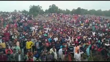 बरकागाँव: आदिवासी सांस्कृतिक कार्यक्रम इस्को व सरस्वती पूजा समिति चपरी में शामिल हुए किसान बेरोजगार संघर्ष मोर्चा के संयोजक पंकज