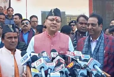 देहरादून: मुख्यमंत्री पुष्कर सिंह धामी ने सीएम आवास में पाकिस्तान के हालातों पर दी प्रतिक्रिया