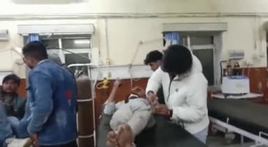 दौसा: खान भाकरी रोड पर बाइक स्लिप होने से दो युवक हुए घायल, उपचार जारी