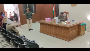 बहराइच: एसपी कार्यालय में पुलिस अधीक्षक प्रशांत वर्मा ने लगाया जनता दरबार, फरियादियों की सुनी समस्या