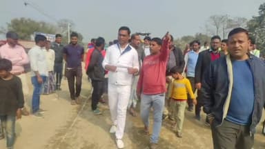 कोचाधामन: माराडांगा चौक के समीप निर्माणाधीन सड़क में रोड क्रॉसिंग समस्या को लेकर विधायक प्रतिनिधि ने किया स्थलीय निरीक्षण