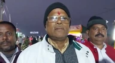 बरकट्ठा: पूर्व विधायक जानकी यादव ने बरकट्ठा स्थित सूर्य कुंड मेला का किया निरीक्षण