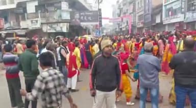 पटेरा: असाटी समाज द्वारा संस्कार भवन में आयोजित श्रीमद भागवत कथा की शोभायात्रा में पहुंचे केंद्रीय मंत्री प्रहलाद पटेल