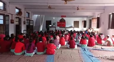 एटा: पीएम मोदी ने वीडियो कॉन्फ्रेंसिंग के जरिए एटा के स्कूलों में आगामी बोर्ड परीक्षाओं को लेकर छात्र छात्राओं से किया संवाद