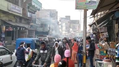 गरखा: गरखा बाजार में लगा जाम, वाहनों की लगी लंबी कतार