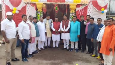 चलकुशा: सेवाटांड़ व अन्य क्षेत्रों में सरस्वती पूजा कर विधायक व मुखिया संघ अध्यक्ष ने पंडालों का निरीक्षण किया