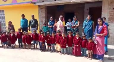 बरकट्ठा: बेलकप्पी में आंगनबाड़ी केंद्रों के नौनिहालों के बीच राज्य सरकार द्वारा उपलब्ध कराए गए गर्म कपड़ों का वितरण किया गया