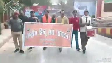 सुल्तानपुर: डीएम आफिस में राष्ट्रीय हिंदू संघ संगठन के पदाधिकारियों ने पूर्व मंत्री स्वामी प्रसाद के अभद्र भाषण पर दिया ज्ञापन