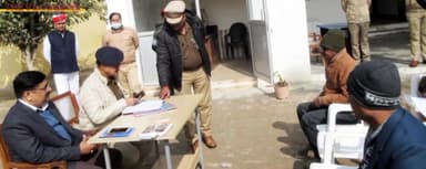 SSP डॉ0 ओपी सिंह के साथ थाना समाधान दिवस में थाना मूसाझाग एवं कोतवाली दातागंज में फरियादियों की शिकायतें सुनी। निर्देश