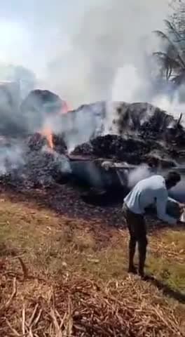 ಶಿರಹಟ್ಟಿ: ಕೊಕ್ಕರಗುಂದಿ ಗ್ರಾಮದ ಜವಳಾಪೂರ ಪ್ಲಾಟ್'ನಲ್ಲಿ ಮನೆಗಳು, ಹೊಟ್ಟಿನ ಬಣವೆಗಳು ಬೆಂಕಿಗಾಹುತಿ