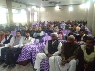 आंवला: अंतर्राष्ट्रीय हिंदू परिषद और बजरंग दल ने सरगम रिसार्ट बारात घर में किया खिचड़ी सहभोज कार्यक्रम का आयोजन