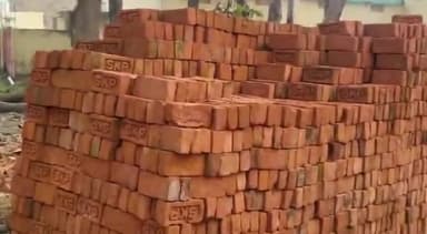 गोंडा: गौरा विधायक ने प्राथमिक विद्यालय दौलतपुर माफी में बाउंड्री वॉल निर्माण कार्य का किया औचक निरीक्षण