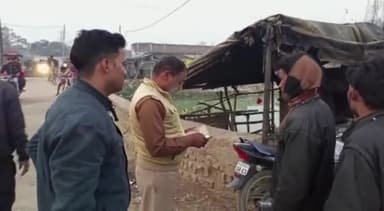 महसी: खैरीघाट क्षेत्र के विभिन्न स्थानों पर पुलिस ने संदिग्ध वाहनों की गहनता से की जांच, 10 वाहनों का काटा चालान