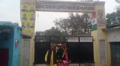 #भाजपा स्नातक #प्रत्याशी के पक्ष में #मतदाताओं से #सम्पर्क करते #किसान मोर्चा के कार्यकर्ता।