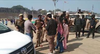 #प्रयागराज अचला सप्तमी पर #माघ #मेला क्षेत्र में उमड़ा हुजूम मेला पुलिस सजग और सतर्क नजर आई।