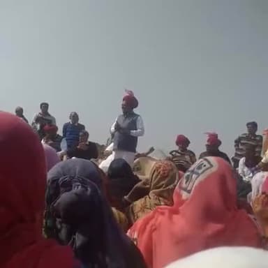 राजस्थान में लोकप्रिय स्थानों में देवनारायण मंदिर में आज आसिंद भीलवाड़ा प्रधानमंत्री जी को लेकर खुशियां मनाई गई है वहीं गुलाम पुरा मैं मनरेगा योजना से हटाने कि धमकी दी जा रही ना जाये कांग्रेस नेता कि वाइरल विडियो #भीलवाड़ा