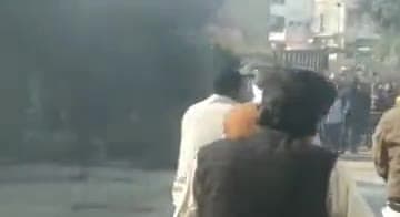 आईपी मॉल के सामने मोटरसाइकिल में लगी आग, फायर ब्रिगेड ने आग पर पाया काबू